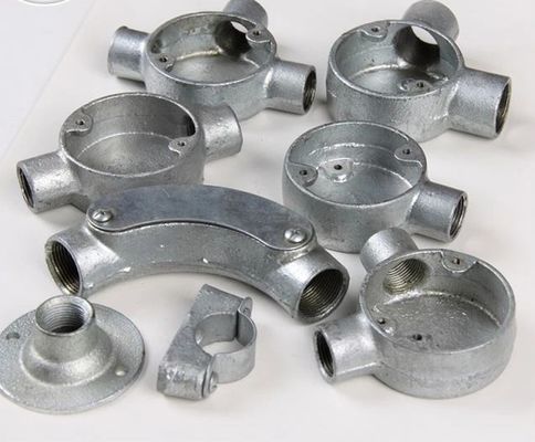 Yapışkan Demir Alüminyum Elektrikli Bağlantı Kutusu Galvanize 20mm 25mm